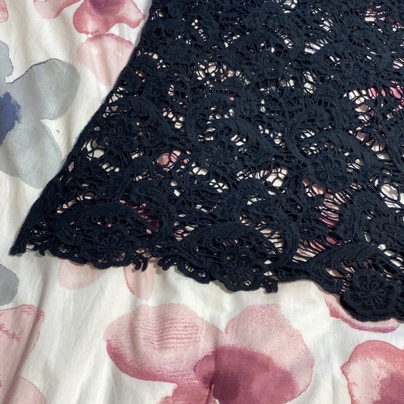 Aritzia Wilfred Sleeveless Lace Crochet Knit Top Size Small - Picture 3 of 4